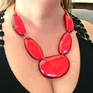 Fabulous vintage 1960s red lucite necklace